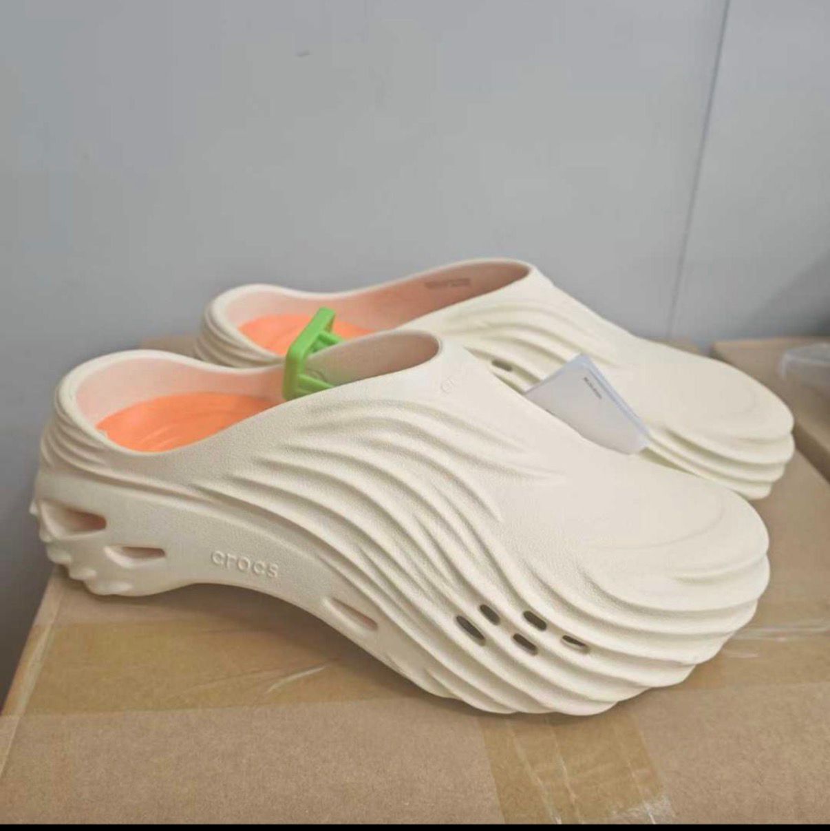 Cream/Orange Inner Echo Wave